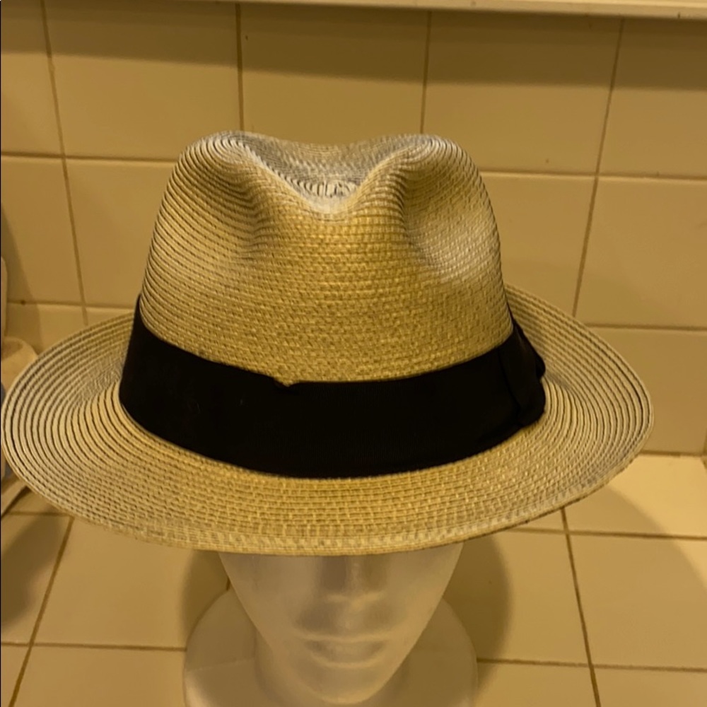 Cream color MENZ brand Fedora style size L, in good condition